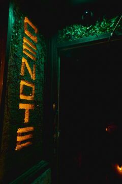 Tiệc Chủ nhật Montreal Cenote đem đến cho khách mời nhiều bất ngờ và cơ hội kết nối với những người bạn mới. Nếu bạn muốn tham gia một sự kiện đầy hứng thú và những bất ngờ thú vị, hãy xem hình ảnh liên quan đến Tiệc Chủ nhật Montreal Cenote với khách mời bất ngờ để tìm cảm hứng mới.