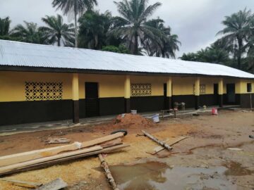 Xây dựng trường ở Sierra Leone là sự kiện thiện nguyện đáng tự hào. Hãy xem hành trình xây dựng trường của những người tình nguyện và những học sinh tại đây.